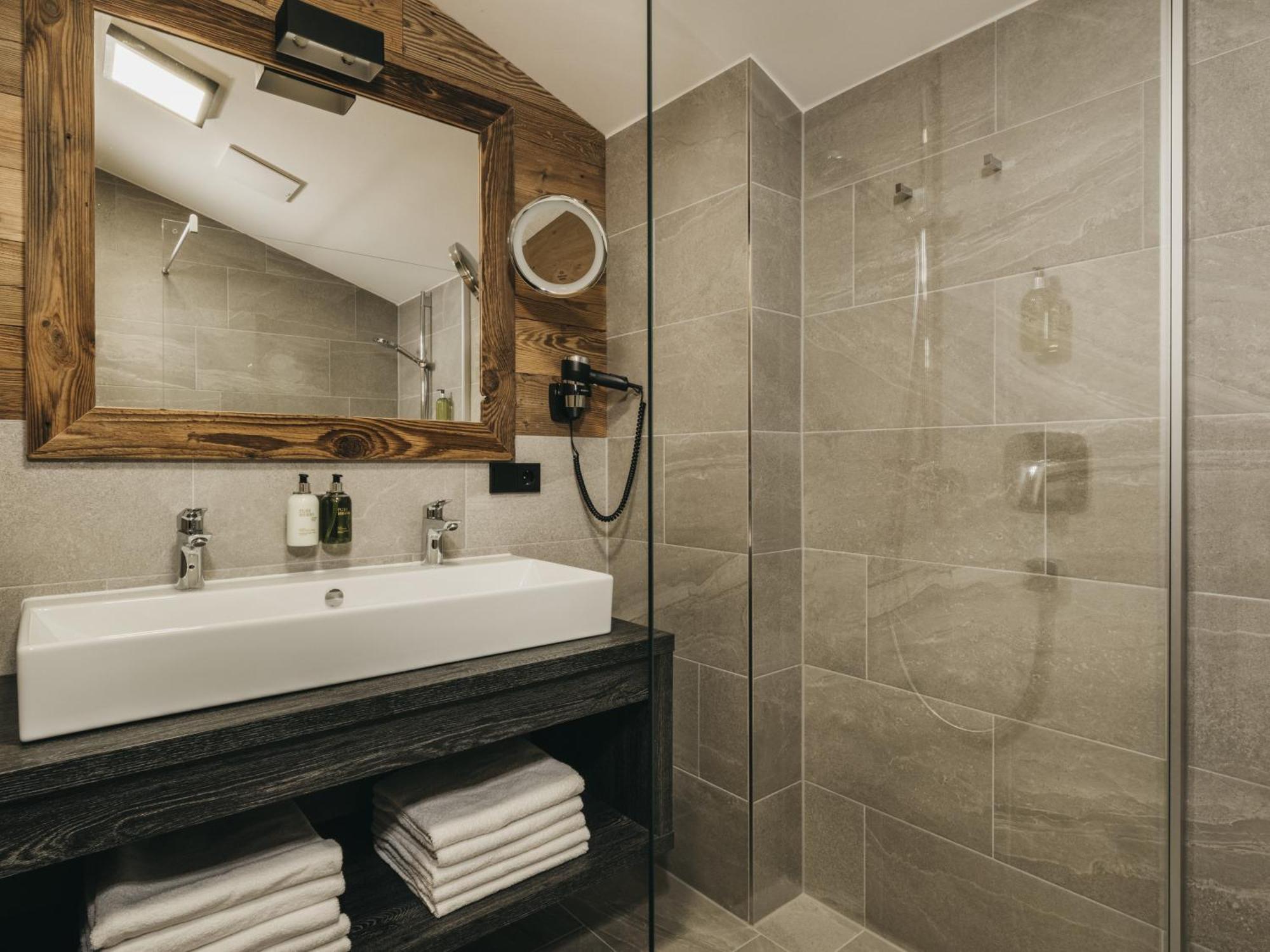 Two-Bedroom Suite,1742600910:JPEG